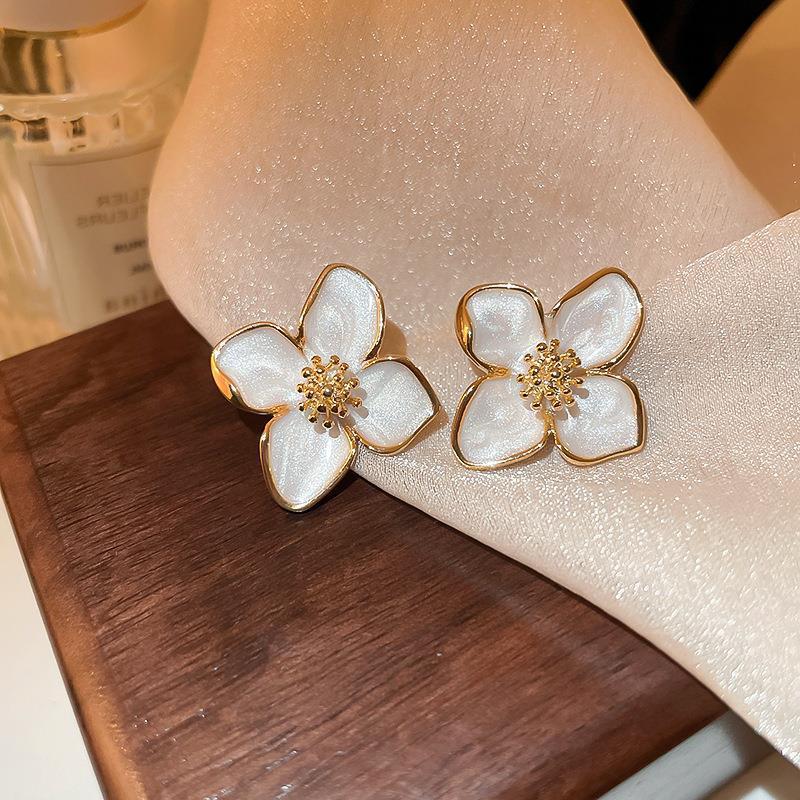 Vintage Medieval Niche Earrings Women Retro Stud Earrings Elegant Luxury Jewelry