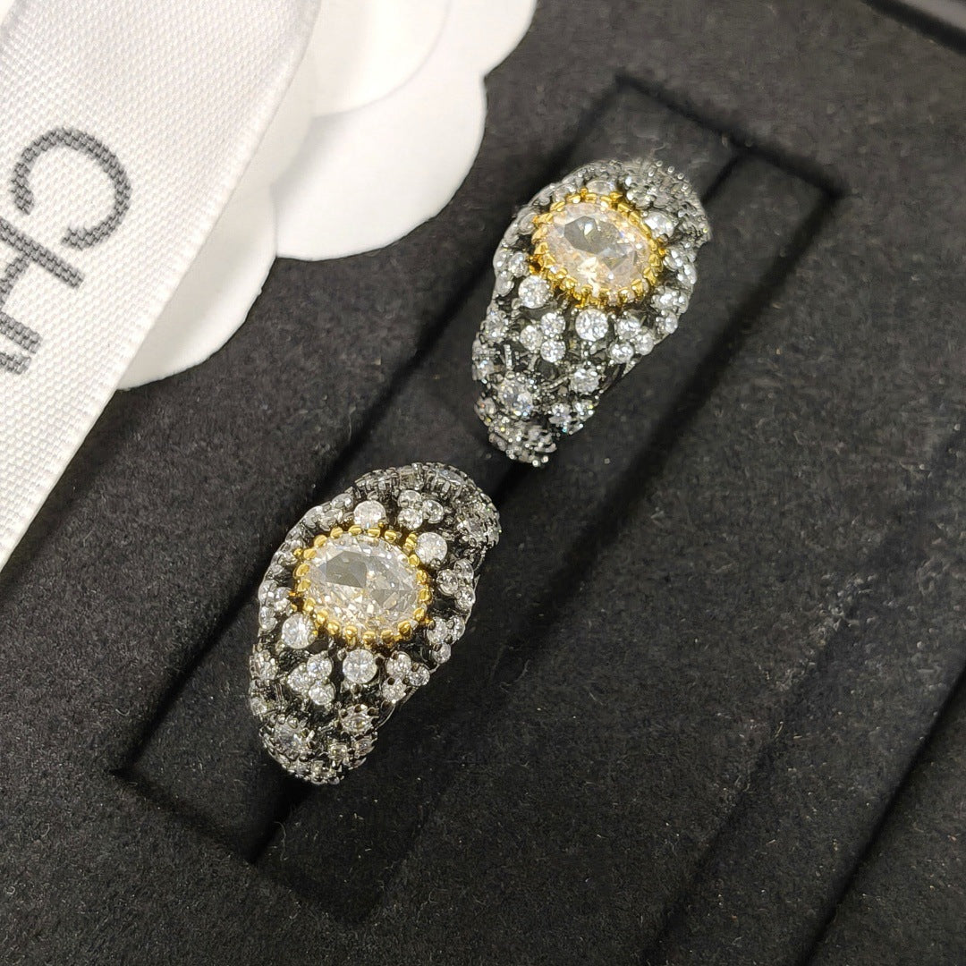 Vintage Black Gold Oval Ring With Sparkling Diamonds For Women