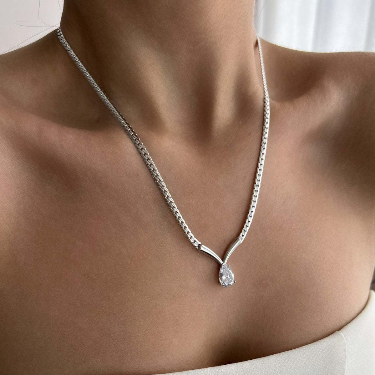Fashionable Lightly Luxurious Waterdrop Zircon Necklace