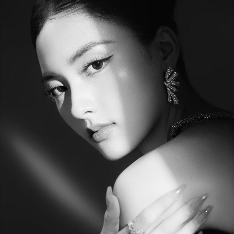Three-dimensional Bow Earrings Fully Paved With Diamonds Eye-catching Dazzling And Sweet