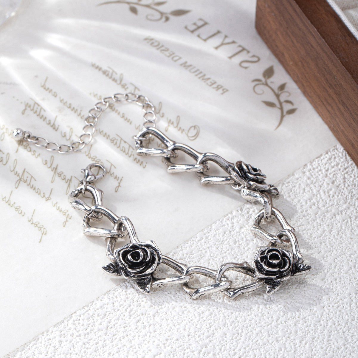 Retro-style Fashionable Rose-shaped Personalized Bracelet