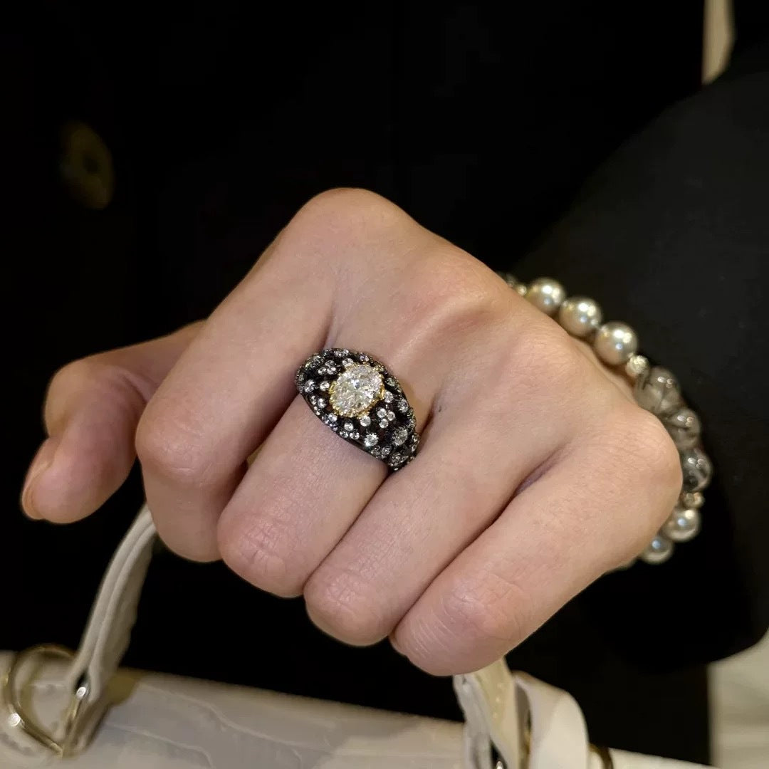 Vintage Black Gold Oval Ring With Sparkling Diamonds For Women