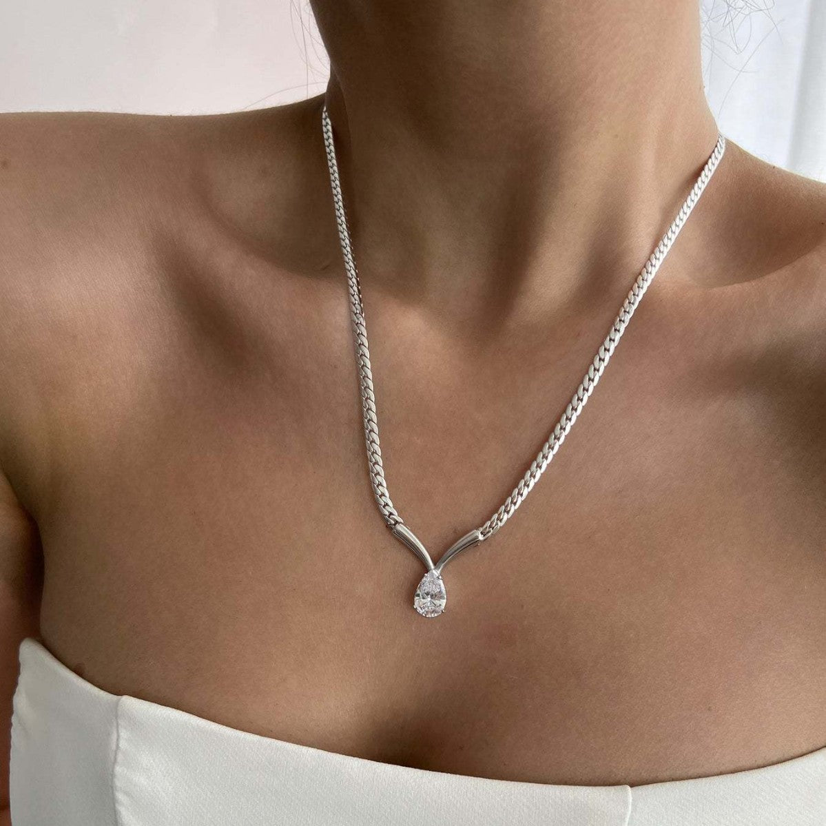 Fashionable Lightly Luxurious Waterdrop Zircon Necklace