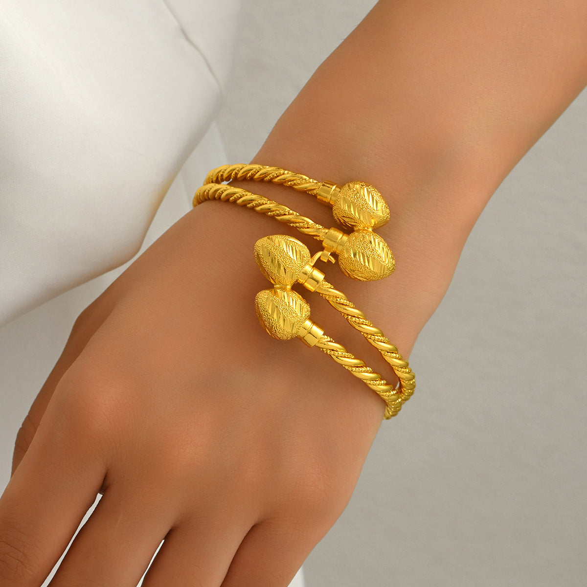 New Arrival Cross-border Light Luxury European American Women Hand Jewelry, Geometric Round Ball Design Premium Texture Cuff Bangle, Niche Versatile Daily Bracelet For Ladies
