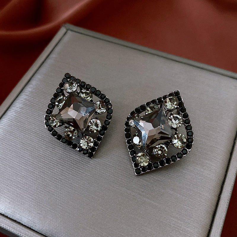 Eye Catching Vintage Zircon Stud Earrings Female Statement  Retro Fashion Gift